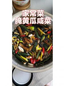 腌黄瓜咸菜的正宗方法_酱油加糖入味，花椒油炸香芝麻，姜蒜酱油腌24小时