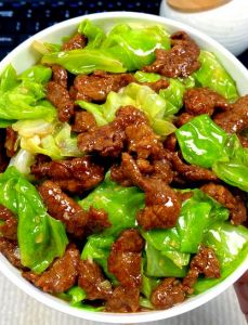 包头菜炒肉的做法简单_包头菜炒肉，简单香辣脆嫩家常菜！