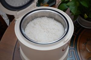 米饭隔水蒸多少分钟_米种水量时间，白米二十到三十，糙米三十到四十，泡米更佳