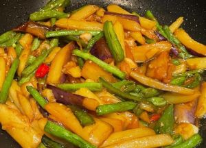 鲁菜地三鲜的主要食材是什么_土豆茄子青椒家常菜