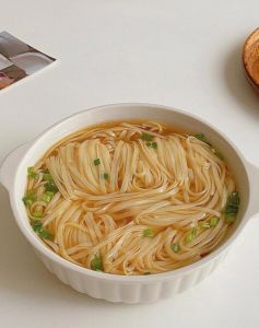 挂面煮几分钟就熟了_挂面煮多久？干面3-5分钟，鲜面1-2分钟