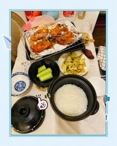 砂锅蒸米饭的做法_洗米轻柔少，糙米白米混，砂锅加玉米