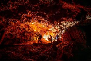 深入洞穴2：探索神秘美食的精彩制作之旅