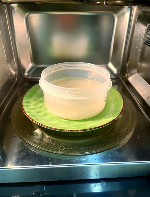 微波炉蒸米饭几分钟_微波炉蒸米饭技巧，5分钟搞定，还能炼猪油加速发酵！
