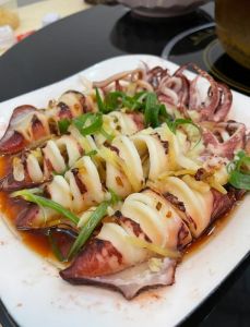 小鱿鱼要蒸几分钟能熟_蒸小鱿鱼多久熟？8-10分钟看颜色筷子戳