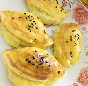 家庭版榴莲饼的做法_酥脆饼皮配浓郁榴莲馅