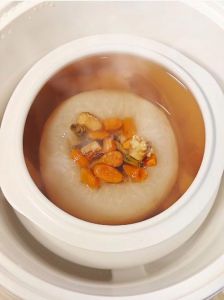 秋月梨炖汤的做法大全家常_润肺止咳的秋季养生汤