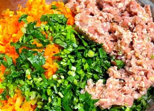 牛肉莲菜饺子馅做法大全_脆爽多汁莲藕牛肉饺，夏日解暑佳品！