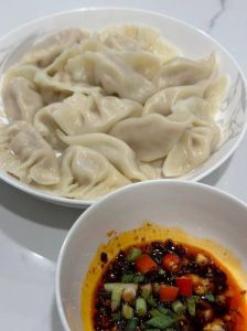 手工水饺煮几分钟_煮饺时间因馅料皮厚火力海拔而异，肉馅饺需7-8分钟，冷冻饺8-12分钟
