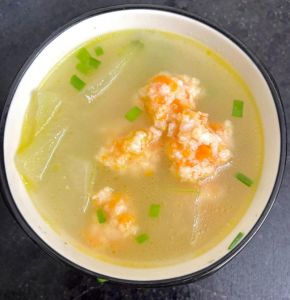 冬瓜虾滑汤的家常做法_冬瓜虾滑汤，简单清爽，新手易学！