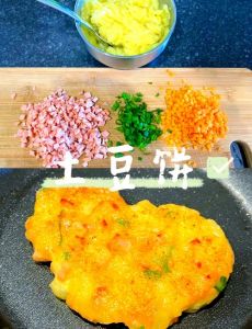 蛤蜊土豆饼的做法_外酥里嫩，鲜香可口！