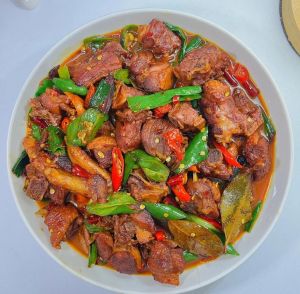 啤酒鸭里面配什么菜_土豆胡萝卜香菇虾豆腐，美味搭配！
