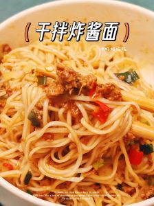 干拌炸酱面的做法川味_香辣炸酱面，手擀面加菜码，简单又美味！