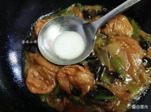 勾芡粉汁的调制方法_玉米淀粉勾芡，1比3兑水，沸腾后关火