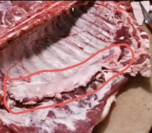 边肉是猪的哪个部位_东北特色烧烤边肉，细长多脂，香煎红烧皆美味！