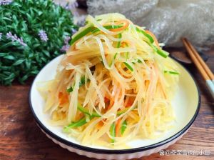 凉拌土豆丝焯水10秒能熟吗_掌握焯水去淀粉，调味随心！