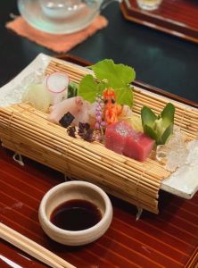 成年人在床上砰砰砰日本风味佳肴的独特做法分享