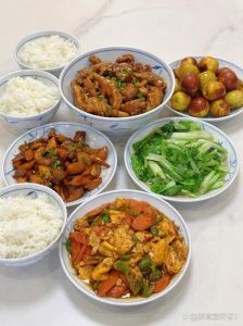 全篇吃肉高干片1vn女频快穿系列：多彩美味肉类佳肴的精彩探索