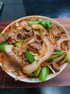 宁夏回民炒肉片的做法_宁夏家常炒肉片，鲜香入味！