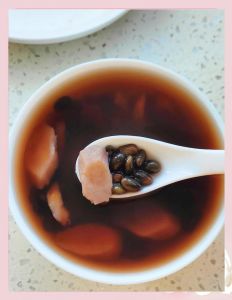 黑豆水做法大全家常_黑豆水消食又养生，简单易行，适合全家！