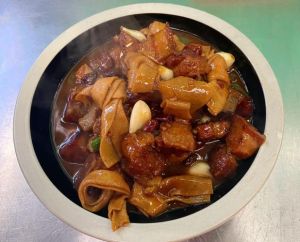 千张肉的家常做法_招牌香糯红烧肉，无油无盐，做法简单！