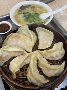 冻饺子蒸多久才熟_蒸速冻水饺10-20分钟，无需解冻，诀窍看这里！