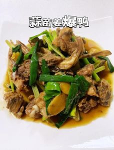 炒鸭子放什么配菜_处暑吃鸭肉，香鲜多做法