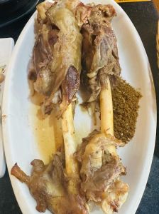 羊肉泡用羊肉哪个部位肉好_西安泡馍羊肉部位精选，肋条浓郁后腿鲜嫩，上脑里脊任你选！