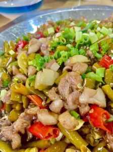 为什么兔肉要重口味做_兔肉寡淡易柴，重口味锁汁又增香