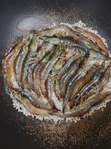 盐焗串串虾的家常做法_盐焗串串虾，外酥里嫩，简单美味！
