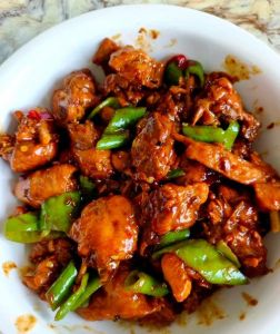 红烧鸡肉的家常做法_家常红烧鸡肉，鲜嫩入味营养好