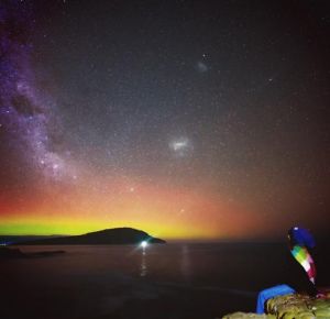 探索星空视频免费在线入口：带你领略夜空的魅力与美味佳肴的别样风情