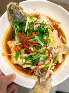 清蒸鲈鱼10分钟能熟吗_蒸鲈鱼时间8分钟蒸+2分钟焖，熟透技巧全知道！