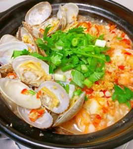 虾煲的10种家常做法_虾煲海鲜砂锅，鲜美下饭，做法多样！