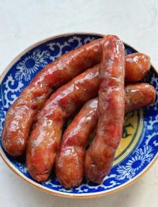 广式香肠蒸多久能熟_蒸广式香肠12-15分钟，解冻扎孔，熟透好美味！