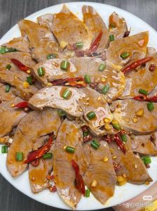 猪舌切片煮多久能熟_煮土豆片比口蘑片时间久，猪舌头凉拌清炒皆可