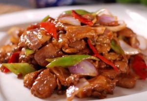 湖北回锅牛肉做法_回锅牛肉酱香辣味，湖北家常美味！