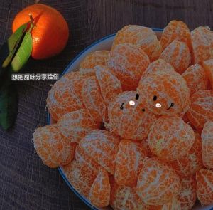 橘子罐头的做法家常_橘子去皮妙招，熬冰糖水加柠檬汁，罐头保存方法