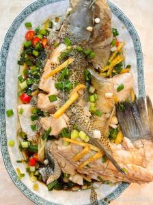 一斤八两的鲈鱼蒸几分钟合适_蒸鲈鱼不柴小窍门，鲜嫩又入味