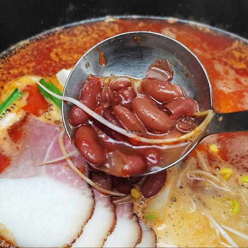 豆米腊肉火锅家常做法_煮豆米配腊肉，自制药膳火锅香