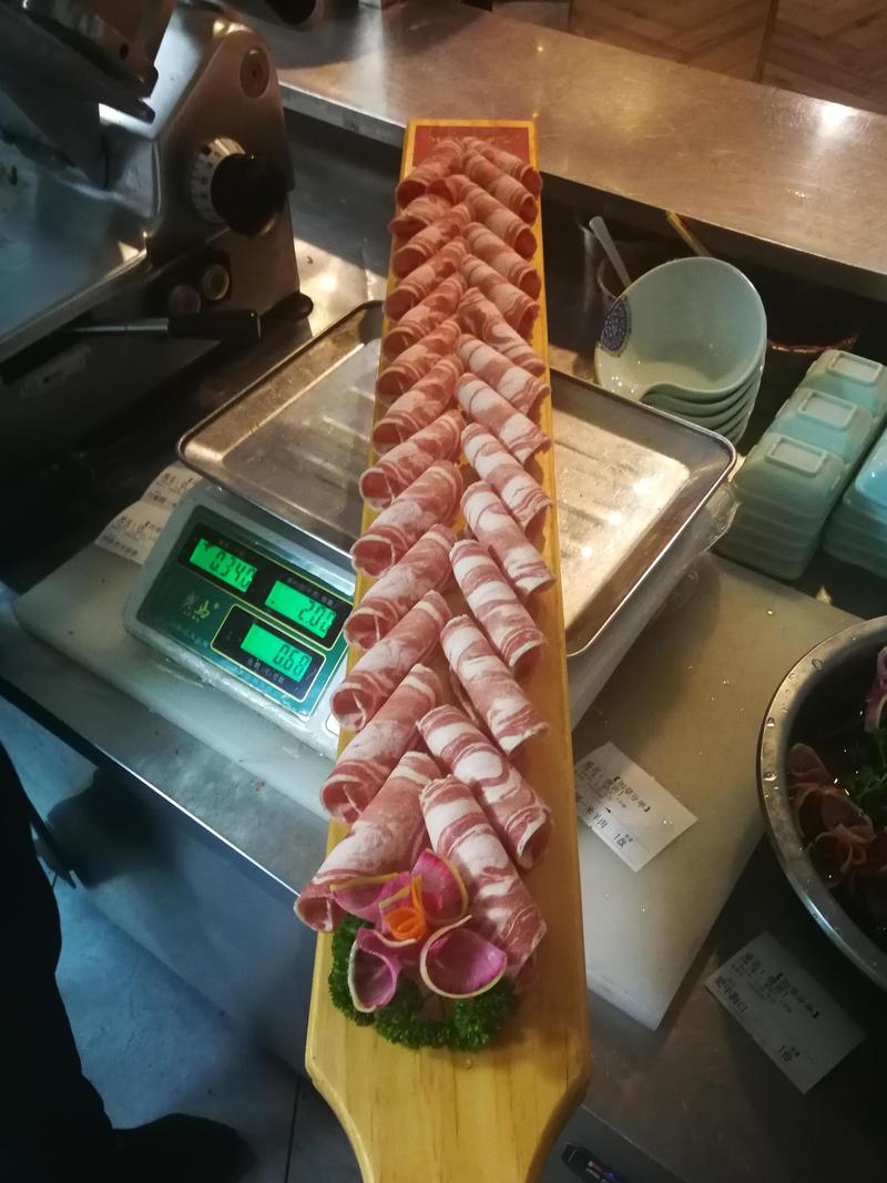 羊肉的正确切法图解_羊肉切片技巧，涮肉更柔嫩！
