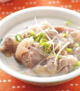 清炖猪腿的做法大全_挑对猪腿，香料少放，炖烂入味超鲜美！