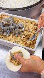 虾仁鲜肉包子馅的做法_家常虾仁肉包，做法简单，鲜香可口！