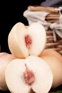 探索人间极品水蜜桃品种，品味其独特鲜甜风味，感受果香四溢的夏日美好。