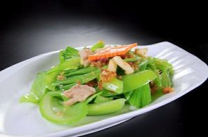炒芥菜要不要焯水_焯水去涩味，快炒炒芥菜更鲜脆！