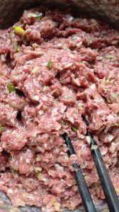 驴肉饺子馅配什么蔬菜_驴肉配白菜洋葱萝卜芹菜，调出鲜香平衡味
