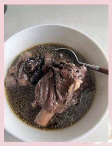 黑豆煲黑鲩鱼的做法_热炒黑豆慢炖鱼，暖心家常味