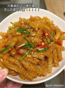 油炸猪皮的家常做法_猪皮炸酥脆做法，营养又美味！
