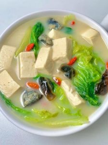 豆腐皮烧汤的家常做法_豆腐皮丝瓜汤 清热润肺 补中益气