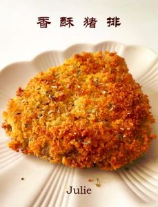 香酥肉排的做法_敲打腌制裹面包糠烤制